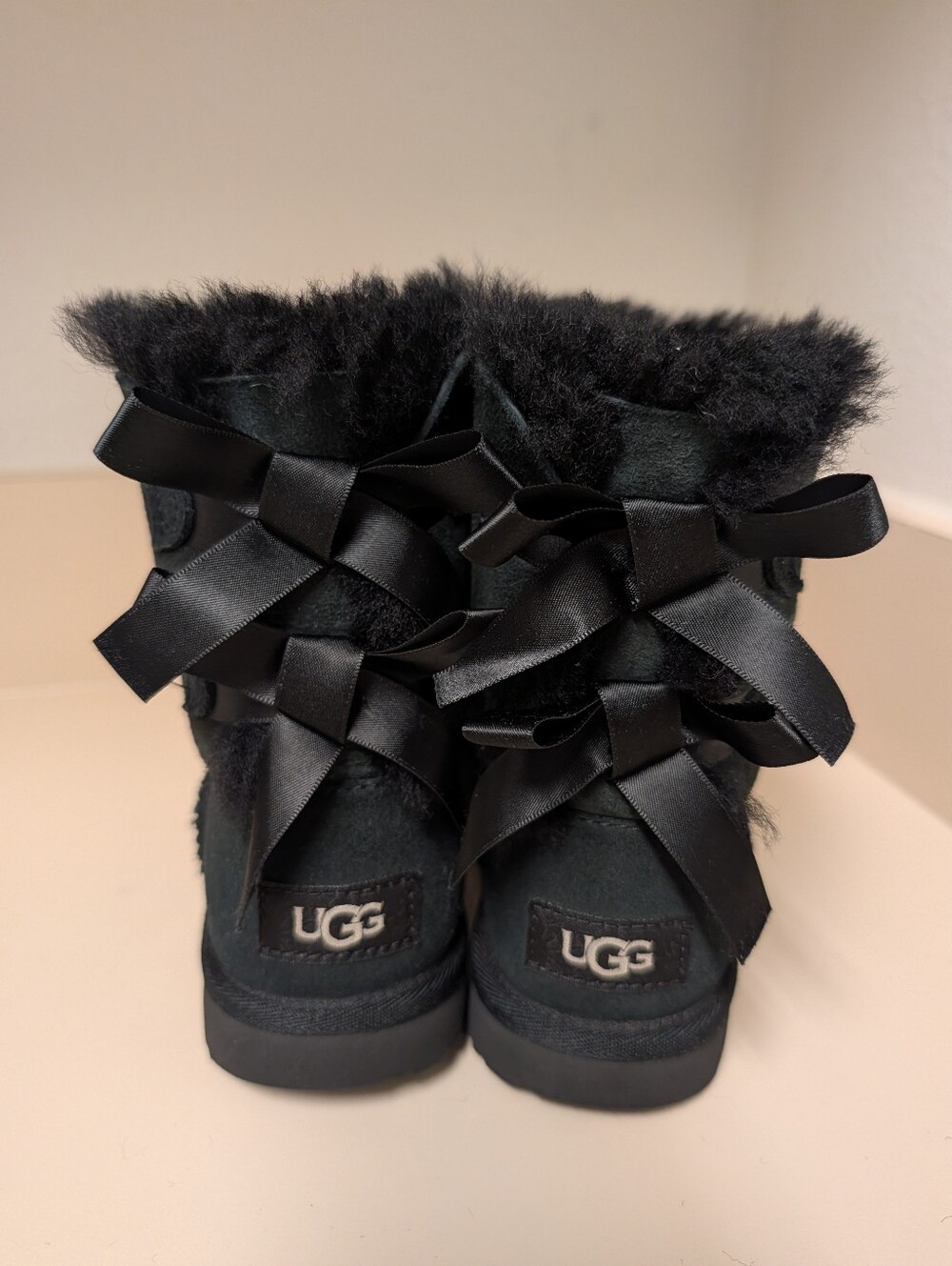 UGG Girls Bailey Bow II Black Suade Boots Size 11 - Picture 3 of 5